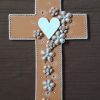 Keramický kríž s kvietkami a srdiečkami handmade keramika